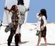 Johnny et Penélope Cruz, enceinte, sur le tournage de Pirates des Caraïbes 4 , à Hawaï. Septembre 2010