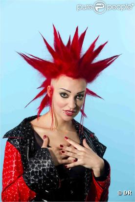 Charlotte et le maquillage, une véritable histoire d'amour ! Une coupe de cheveux unique et un maquillage outrancier pour la plus rock'n'roll de Secret Story 4 !