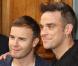 Gary Barlow et Robbie Williams à la sortie des locaux de Radio 1, Londres, le 7 octobre 2010.