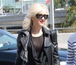 Gwen Stefani toujours aussi branchée, elle craque comme toutes les fashionistas sur le perfecto en cuir... 
