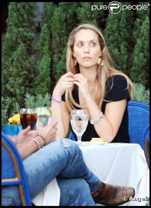 Elizabeth Berkley et son mari Greg Lauren à Los Angeles, le 8 octobre 2010