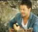 Christophe Maé, qui a repris le chemin de sa tournée marathon pour  On trace la route , a dévoilé le clip de  Pourquoi c'est beau ...
