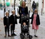 Les photos du tournage de  Maman , le premier court métrage d'Hélène de Fougerolles, ici avec Virginia Anderson et trois adorables enfants, tourné à Paris en octobre 2010.