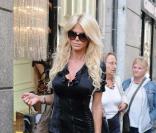  Victoria Silvstedt et son boyfriend Maurice Dabbah font du shopping à Milan à la fin du mois septembre 2010 durant la Fashion Week italienne 