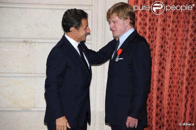 Robert Redford, ici avec Nicolas Sarkozy, a été fait Chevalier de la Légion d'Honneur, au Palais de l'Elysée, à Paris, le 14 octobre 2010.