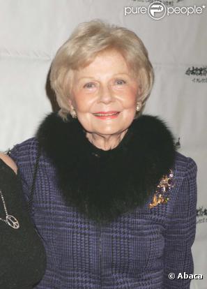 Barbara Billingsley pose lors d'une soirée à Beverly Hills en octobre 2004 