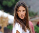 Alessandra Ambrosio, son compagnon Jamie Mazur et leur petite fille Anja Louise, à la Mr Bones Pumpkin Patch, à Los Angeles. 16/10/2010 