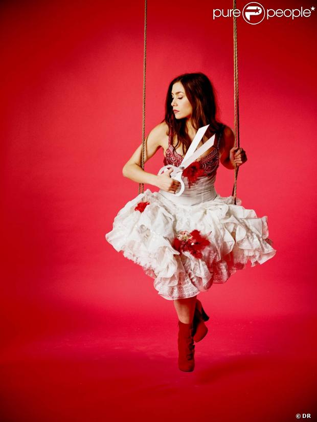 Olivia Ruiz sera la marraine du Noël 2010 du BHV. Fidèle à sa personnalité fantasque, qui aime autant les ténèbres que la lumière, elle a concocté un étonnant Noël Circus pour le grand magasin parisien. A découvrir dès le 17 novembre.