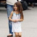 Quand Suri Cruise s'incruste de nouveau sur le tournage de maman Katie !