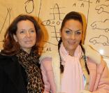 Marie Taittinger et Hermine de Clermont-Tonnerre au vernissage de la première exposition des dessins de Jean-Michel Basquiat, pour la réouverture du Royal Monceau, à Paris, le 21 octobre 2010