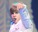 Justin Bieber se produit sur la scène du Honda Center à Anaheim (Californie), dans le cadre de son  My World Tour 2010 .