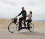 Nicole et Gilbert Coullier en tandem à Venice Beach, octobre 2010 