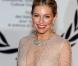 Sienna Miller mise sur le nu pour éblouir les Allemands...