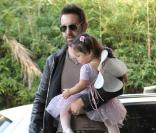 Katherine Heigl et Josh Kelley fêtent Halloween avec leur petite Naleigh, le 31/10/10