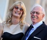 Laura Dern et Bruce Dern, entourée de ses parents Diane Ladd et Bruce Dern, lors de l'inauguration de leurs trois Etoiles sur le Walk of Fame d'Hollywood Boulevard, à Los Angeles, le 1er novembre 2010.