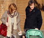 Milla Jovovich entourée de sa petite Ever et de son époux Paul W. S. Anderson à Berlin. Octobre 2010