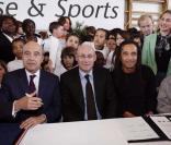 Yannick Noah a inauguré le nouveau site de son association Fête le mur, à Bordeaux, en la présence de Bernard Laporte et Alain Juppé