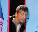 Nagui vient de réaliser un record d'audience grâce à son émission  Tout le monde veut prendre sa place , qu'il anime quotidiennement sur France 2.