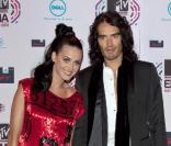 Katy Perry et Russell Brand, récemment mariés, s'envoleront prochainement à Tokyo : un cadeau de leur amie Rihanna.
