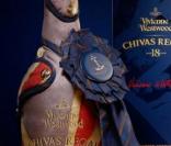 La bouteille de chivas habillée par Vivienne Westwood.