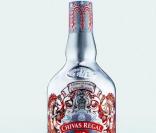 La bouteille de Chivas relookée par le créateur Christian Lacroix.