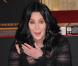 Cher laisse ses empreintes au Grauman's Chinese Theatre, à Hollywood, le 18 novembre 2010