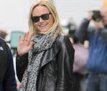 La pétillante Malin Akerman en look motarde. On adore. Des boots à boucles à l'écharpe panthère, en passant par le perfecto, elle a tout bon ! 