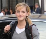 Emma Watson en ballade à Paris durant la Fashion Week, le 28 Septembre 2008. 