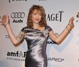 Courtney Love, qui semble porter les bijoux prêtés par Jacob & Co, au gala de l'amfAR, Los Angeles, le 27 octobre 2010