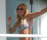 Geri Halliwell à Miami Beach, tantôt en plein shooting, tantôt en plein shopping, le 24 novembre 2010