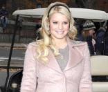 Jessica Simpson à la parade de Thanksgiving organisée par le magasin Macy's à New York le 25/11/10.