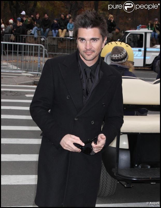 Juanes à la parade de Thanksgiving organisée par le magasin Macy's à New York le 25/11/10.