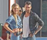 Adam Levine et sa compagne Anne Vyalitsyna sur le tournage du clip Misery 