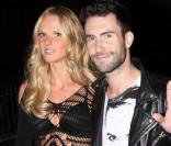 Adam Levine et sa compagne Anne Vyalitsyna lors d'une sortie en novembre 2010 