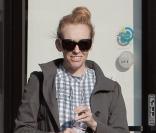 Toni Collette, enceinte, et son mari Dave Galafassi et sa belle-soeur sont allés dans un spa thaïlandais dans le quartier thaïlandais de Los Angeles au mois de novembre 2010