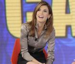 Elisabetta Canalis lors d'une émission télévisée à Milan, parfaite dans un style classique mais tendance le 28 novembre 2010 