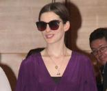Anne Hathaway arrive à Sydney, en Australie, le 5 décembre 2010.