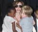 Angelina Jolie entourée de ses filles et de ses garçons