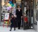 Angelina Jolie entourée de Shiloh, Pax, Maddox et Zahara à New York le 7 décembre 2010 lors d'une séance shopping