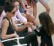 Katie Holmes sur le tournage de Jack and Jill, situé sur un paquebot de croisière en Floride, le 21 novembre 2010. Sa fille Suri l'accompagne