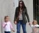 Jennifer Garner avec Violet et Seraphina, à Los Angeles, le 3 décembre 2010.