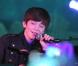 Greyson Chance se produit sur la scène de l'Aquarium, à Paris, vendredi  10 décembre, pour un concert privé destiné à présenter son album à  paraître en 2011 à son public français.