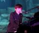 Greyson Chance se produit sur la scène de l'Aquarium, à Paris, vendredi  10 décembre, pour un concert privé destiné à présenter son album à  paraître en 2011 à son public français.