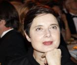 Isabella Rossellini a dessiné un sac avec la maison Bulgari à New York le 2 novembre 2009.<br />