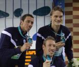 Frédérick Bousquet, Alain Bernard, Yannick Agnel et Fabien Gilot champion du monde du relais 4x100 mètres, le 15 décembre 2010 à Dubaï.