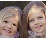 Les jeunes princes et princesses d'Espagne sont prêts à expédier leurs meilleurs voeux de bonheur pour 2011 ! Photo : les filles de Felipe et Letizia : Sofia et Leonor. 