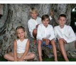 Les jeunes princes et princesses d'Espagne sont prêts à expédier leurs meilleurs voeux de bonheur pour 2011 ! Photo : les quatre enfants de Cristina et Iñaki. 