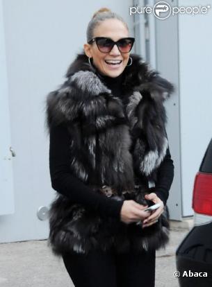 Jennifer Lopez s'est métamorphosée en Kate Moss le temps d'une journée, à Los Angeles, le 2 décembre 2010.