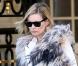Kate Moss n'hésite pas à s'afficher avec son manteau de fourrure en avril 2010. 