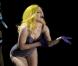 Lady Gaga se produit sur la scène de l'O2 Arena, à Londres, jeudi 16 décembre 2010.